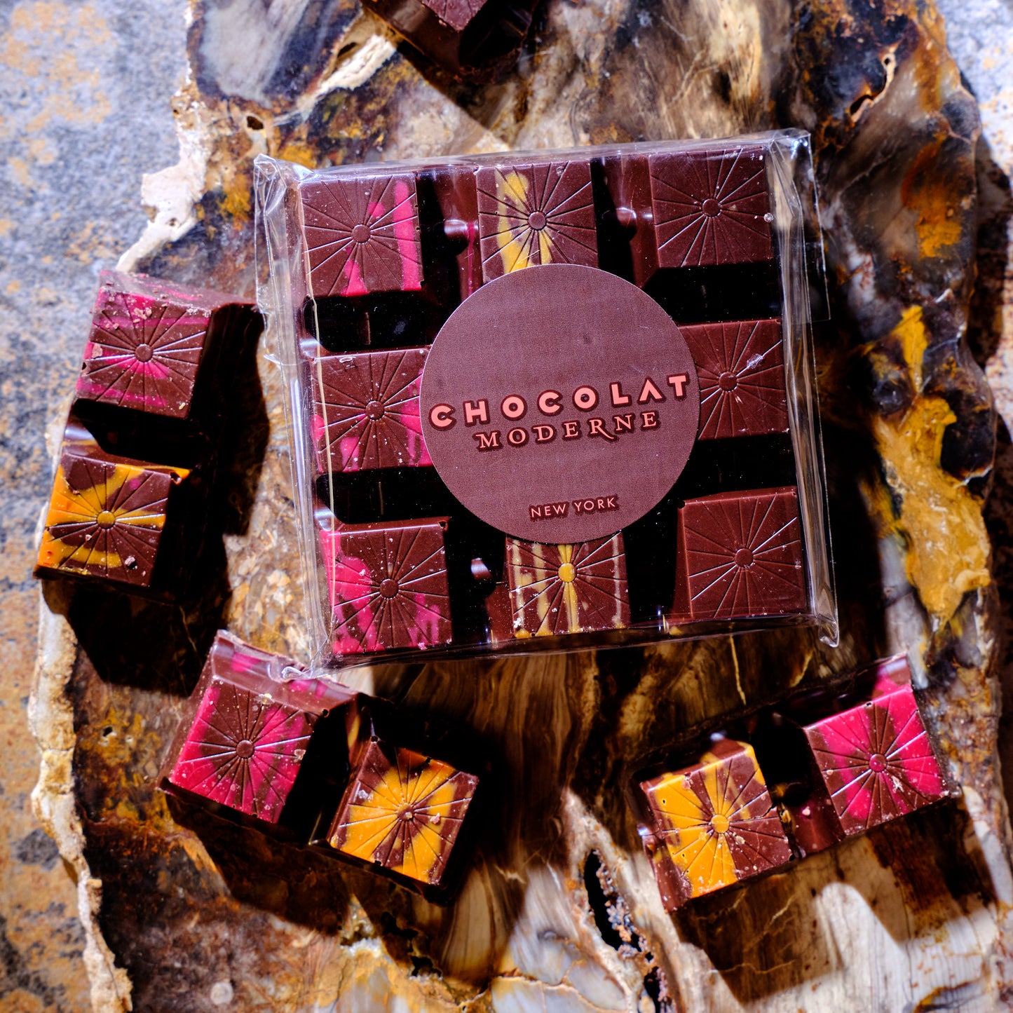 CHOCOLAT MODERNE MAPLE MAGIC SYRUP SEA SALT CARAMEL DARK CHOCOLATE BAR