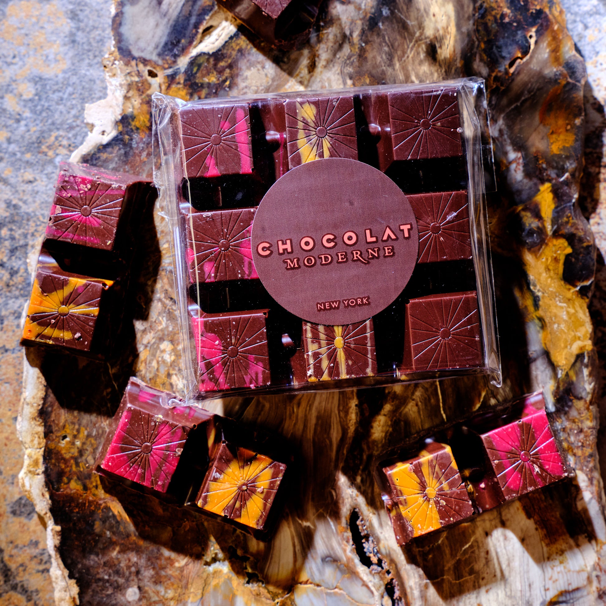 CHOCOLAT MODERNE MAPLE MAGIC SYRUP SEA SALT CARAMEL DARK CHOCOLATE BAR