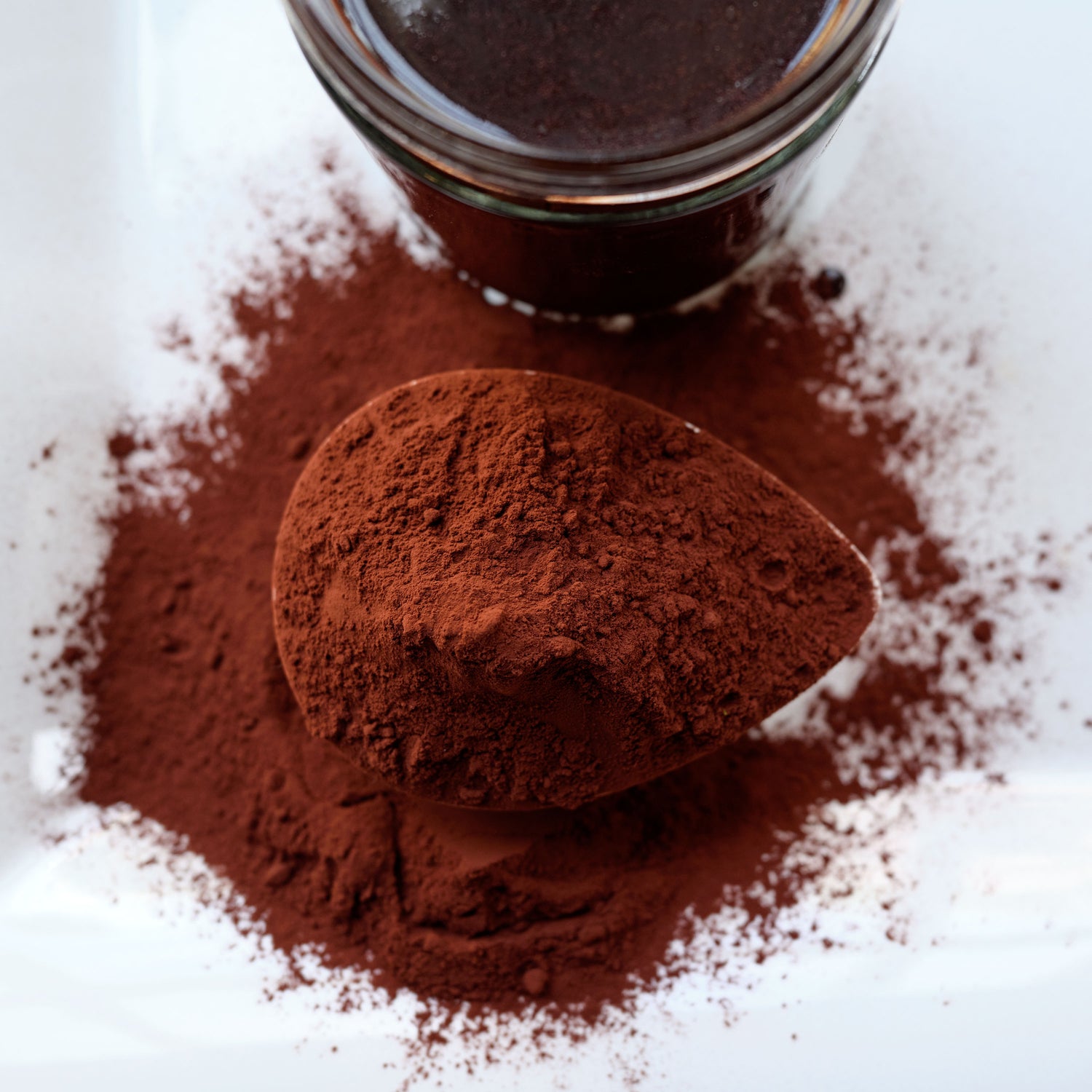 ChefShop Grande Brut Cocoa Powder - Cocoa powder with a jar of cocoa powder in the background